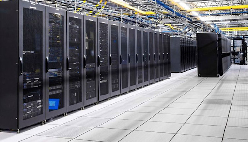 Phòng server là trung tâm đầu não lưu trữ dữ liệu của toàn bộ hệ thống, vì thế các thiết bị trong phòng cần được duy trì điện 24/24 mà không có sai sót nào xảy ra. Giải pháp hợp lý là sử dụng bộ lưu điện UPS, tuy nhiên để tiết kiệm chi phí thì nhiều người chọn thanh lý UPS phòng server.